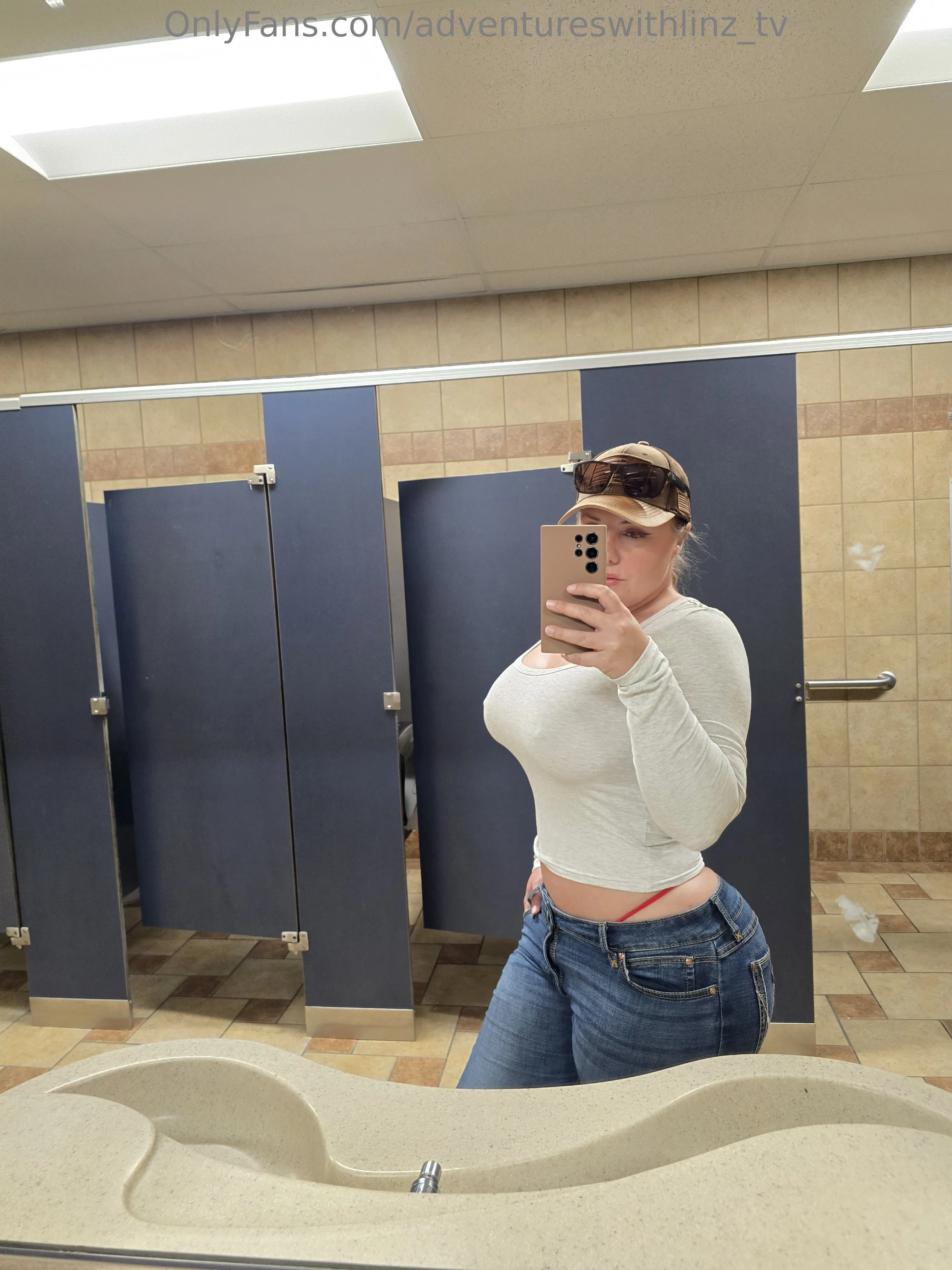 Lindsey OnlyFans leaked nude photo 12 - adventureswithlinz_tv naked pics free download