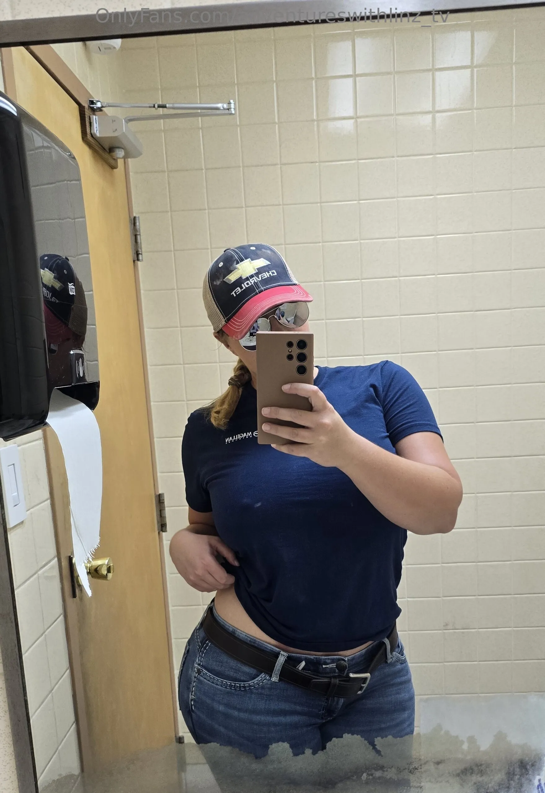 Lindsey OnlyFans leaked nude photo 2 - adventureswithlinz_tv naked pics free download