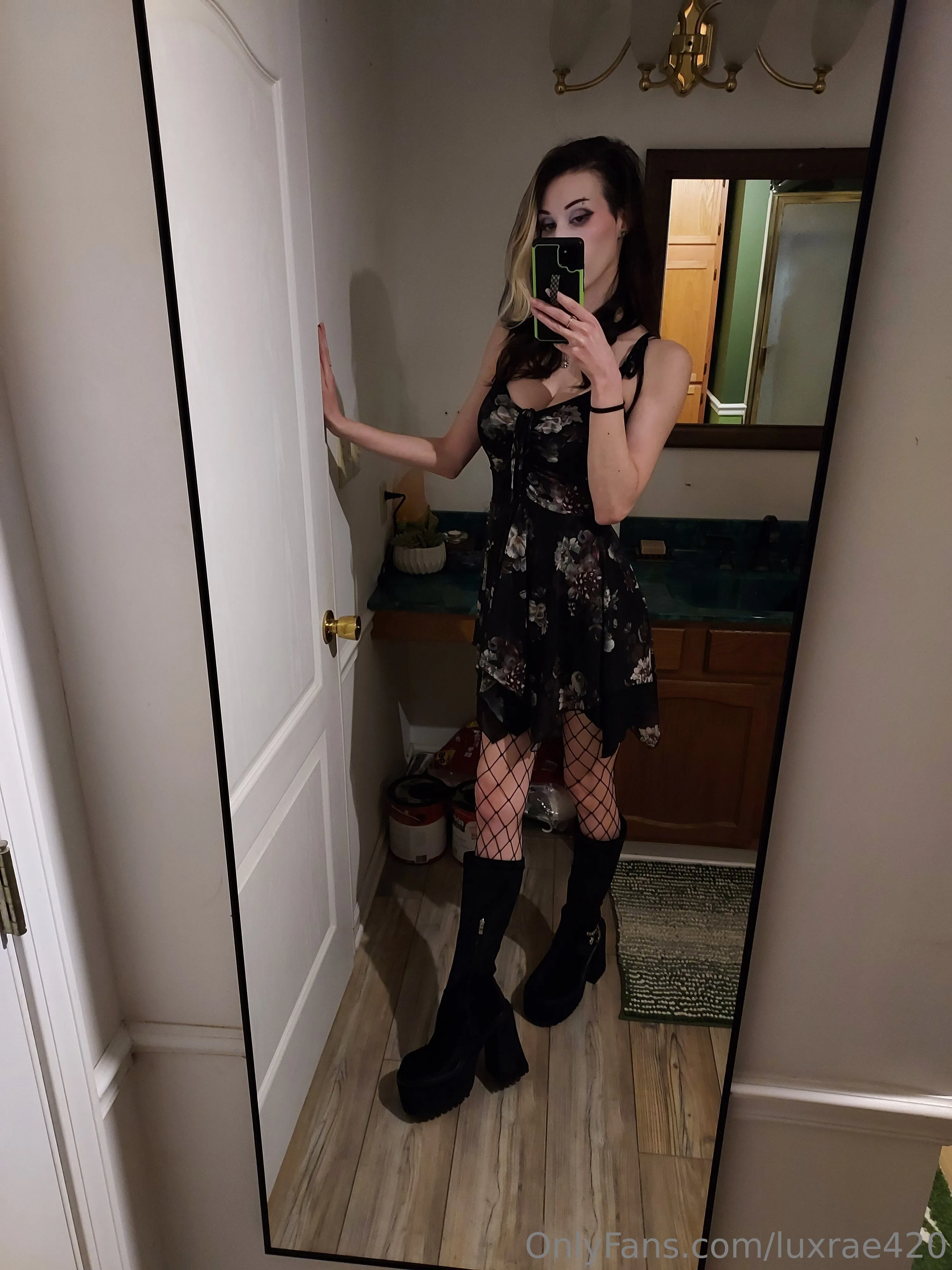 Lux Rae OnlyFans leaked nude photo 9 - luxrae420 naked pics free download