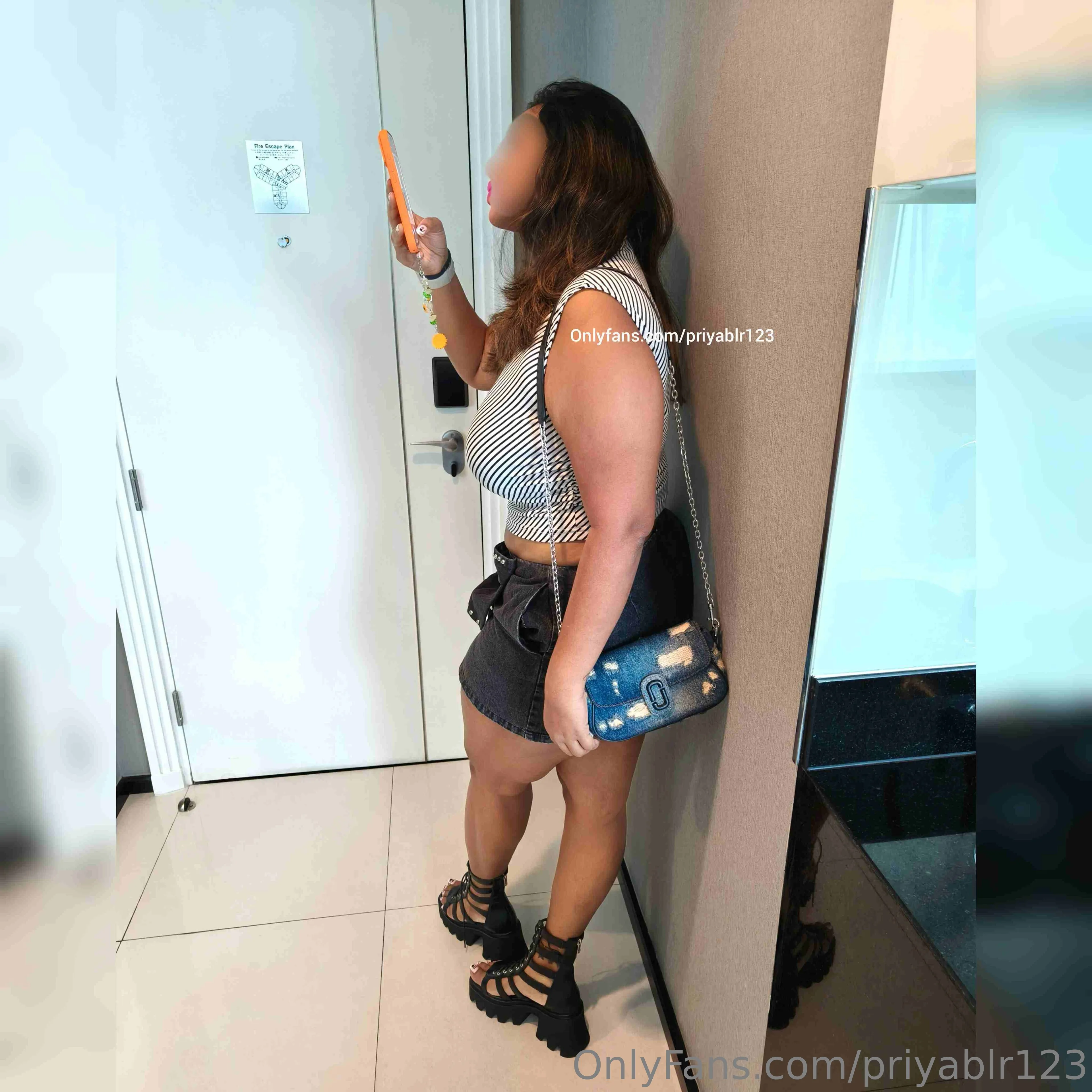 Priya Indian Hotwife (देसी माल) OnlyFans leaked nude photo 9 - priyablr123 naked pics free download