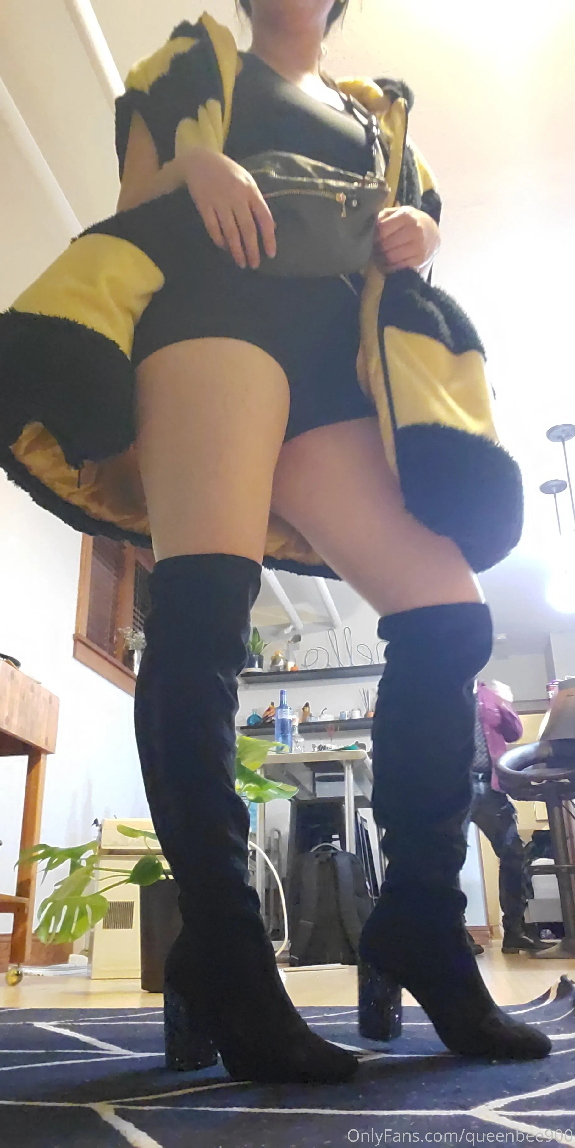 The Queen Bee OnlyFans leaked nude photo 5 - queenbee900 naked pics free download